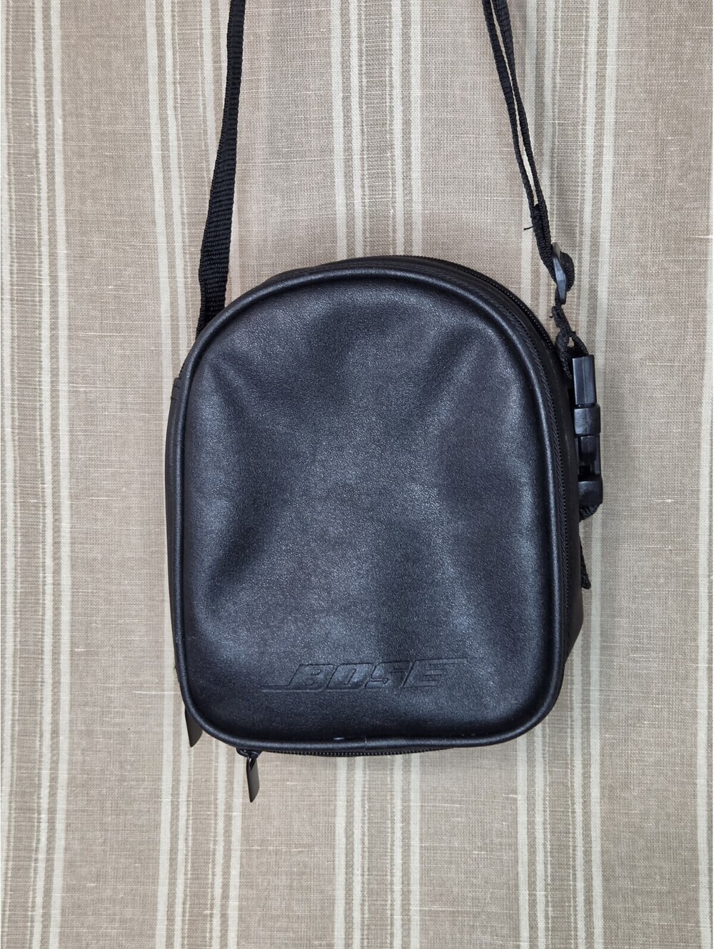 BOSE QuietComfort Padded Headphone Carrying Case Black with Shoulder Strap